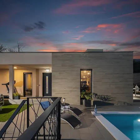 וילה Castanea אופטיה